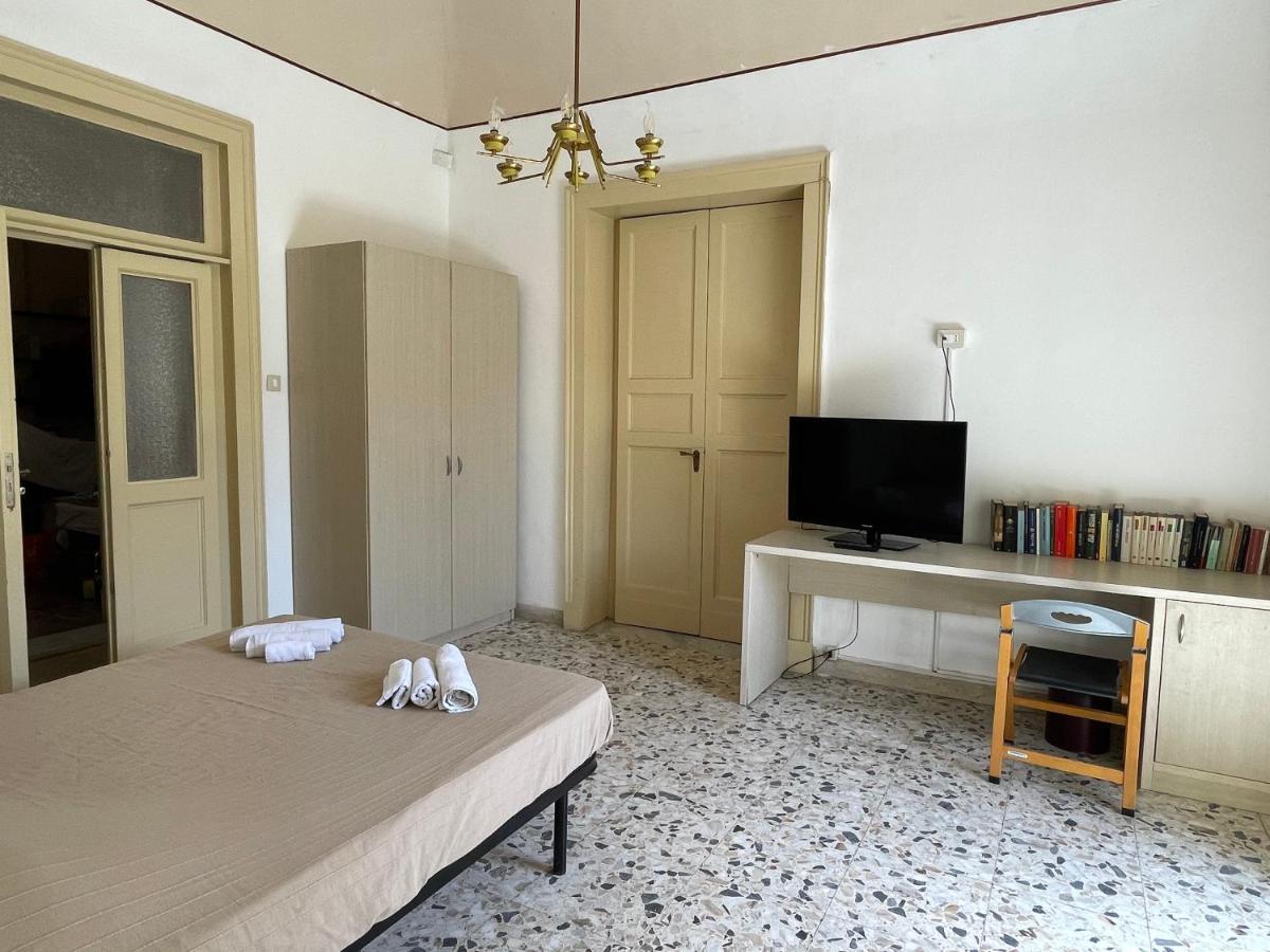 Bed And Books Isabella Bed & Breakfast Catania Ngoại thất bức ảnh