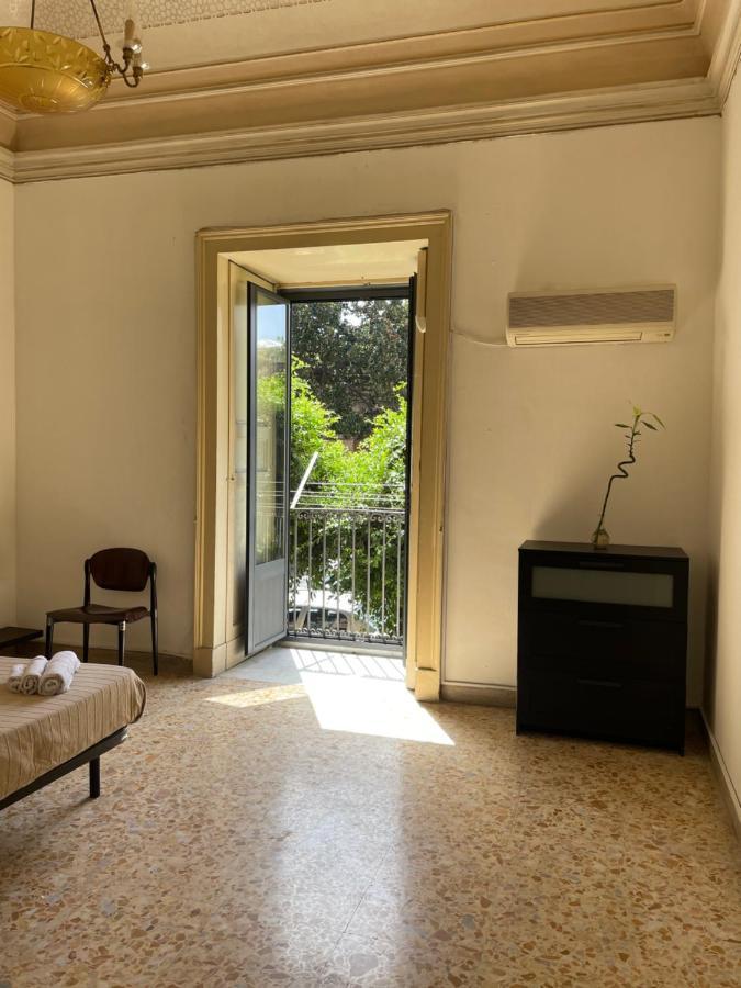 Bed And Books Isabella Bed & Breakfast Catania Ngoại thất bức ảnh