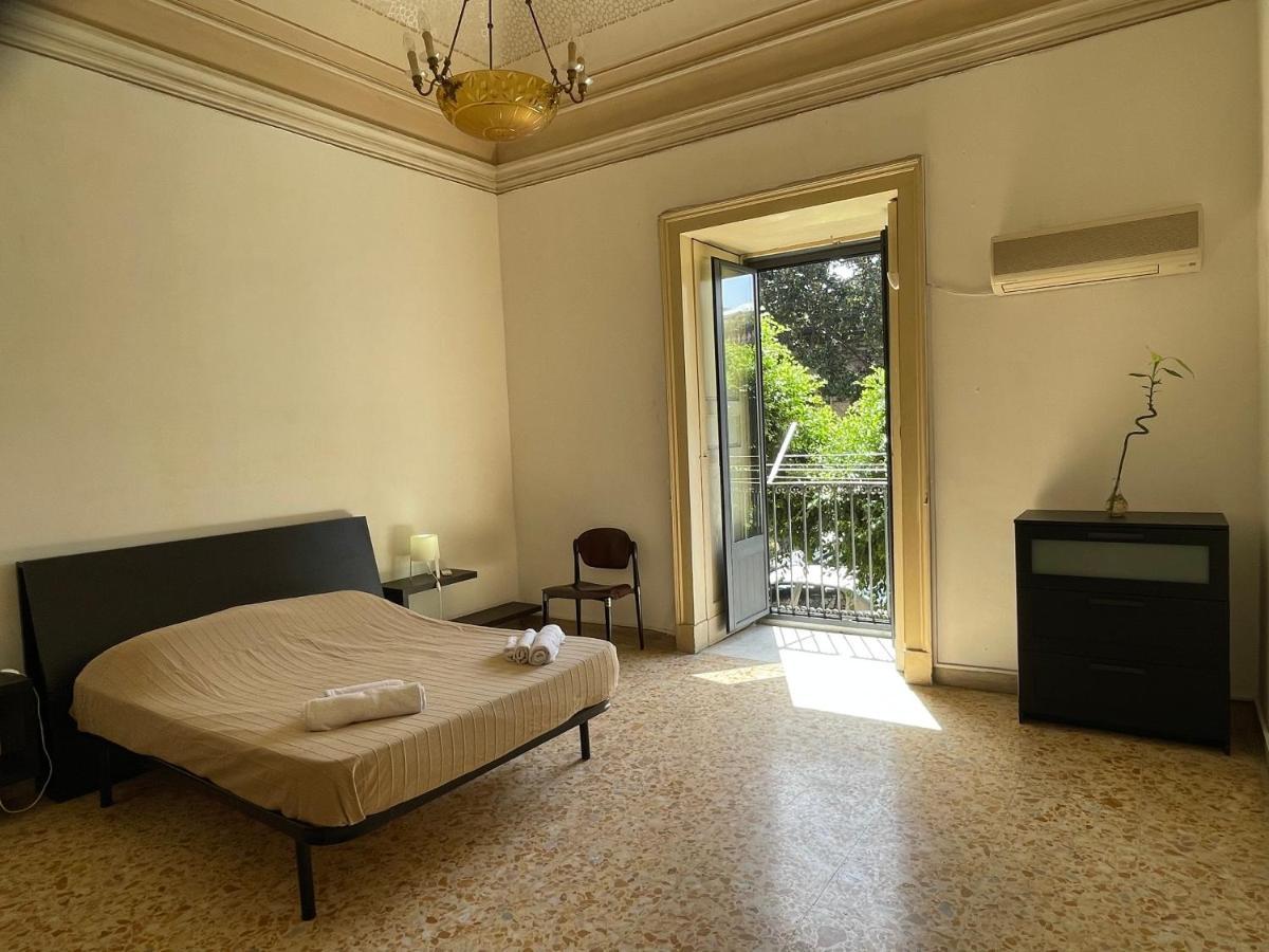 Bed And Books Isabella Bed & Breakfast Catania Ngoại thất bức ảnh