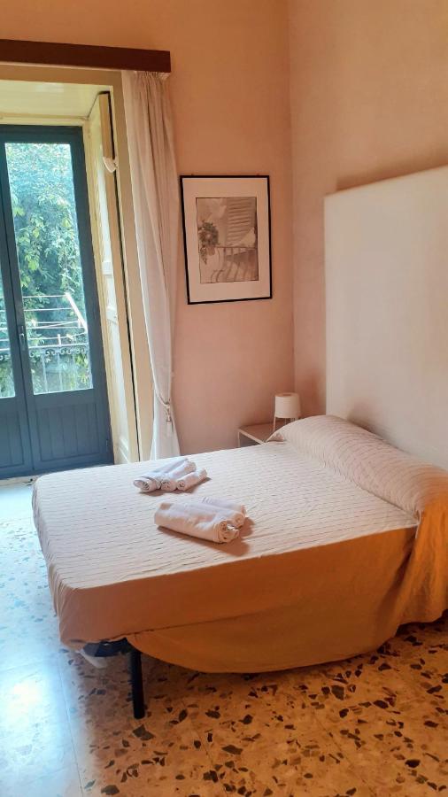 Bed And Books Isabella Bed & Breakfast Catania Ngoại thất bức ảnh