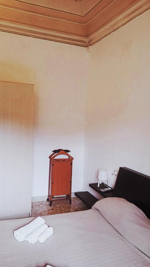 Bed And Books Isabella Bed & Breakfast Catania Ngoại thất bức ảnh