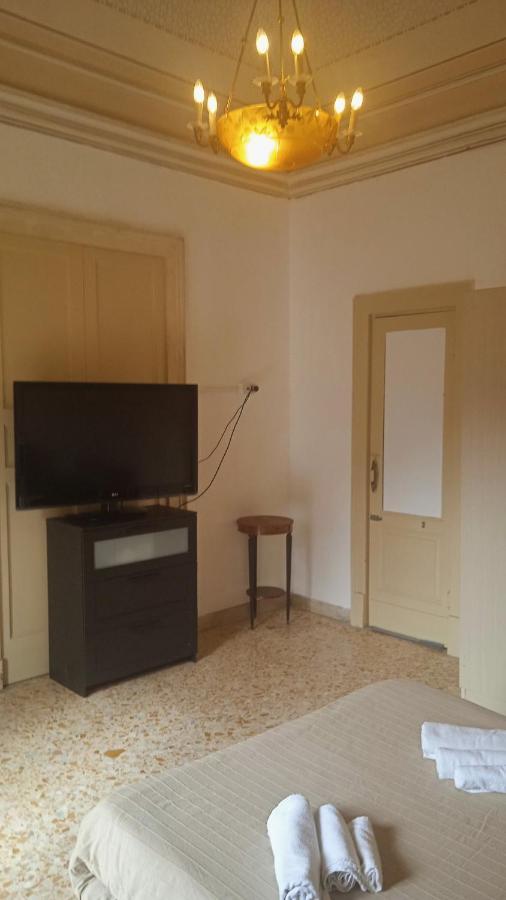 Bed And Books Isabella Bed & Breakfast Catania Ngoại thất bức ảnh