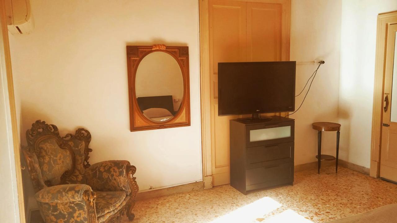 Bed And Books Isabella Bed & Breakfast Catania Ngoại thất bức ảnh