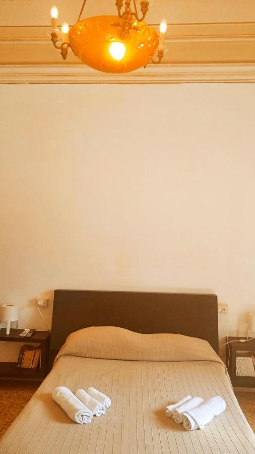Bed And Books Isabella Bed & Breakfast Catania Ngoại thất bức ảnh