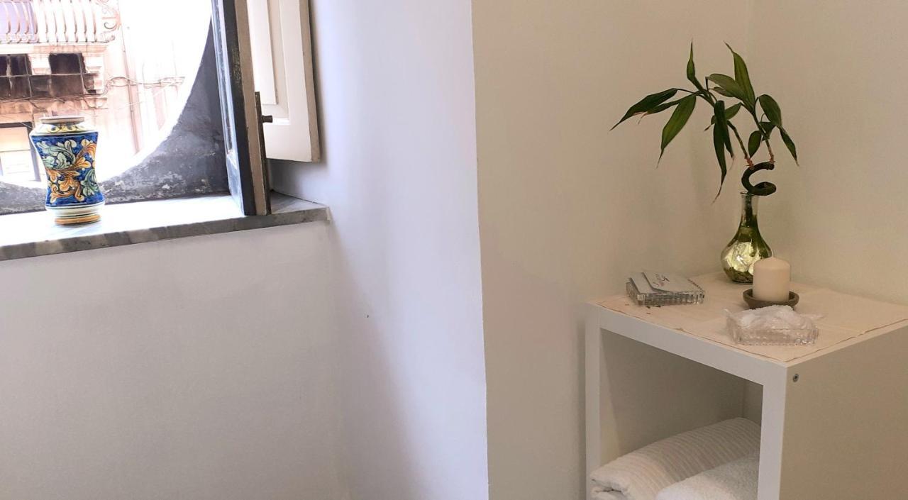 Bed And Books Isabella Bed & Breakfast Catania Ngoại thất bức ảnh