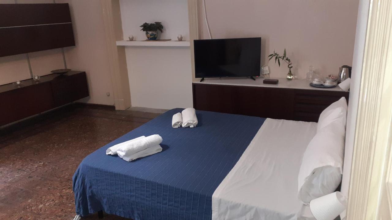 Bed And Books Isabella Bed & Breakfast Catania Ngoại thất bức ảnh